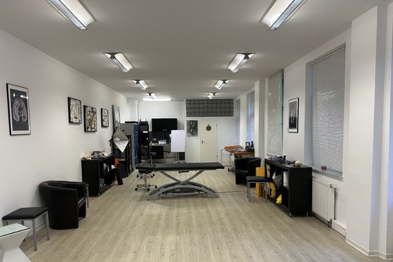 Düsseldorf-Friedrichstadt! Ihre Kapitalanlage im Hinterhof! Großräumiges Büro mit PKW-Stellplatz!