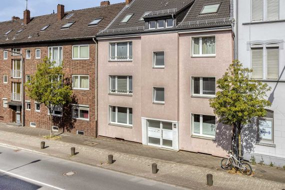 Zentral gelegene 3-Zimmer-Wohnung mit Balkon in gepflegtem 4-Parteienhaus