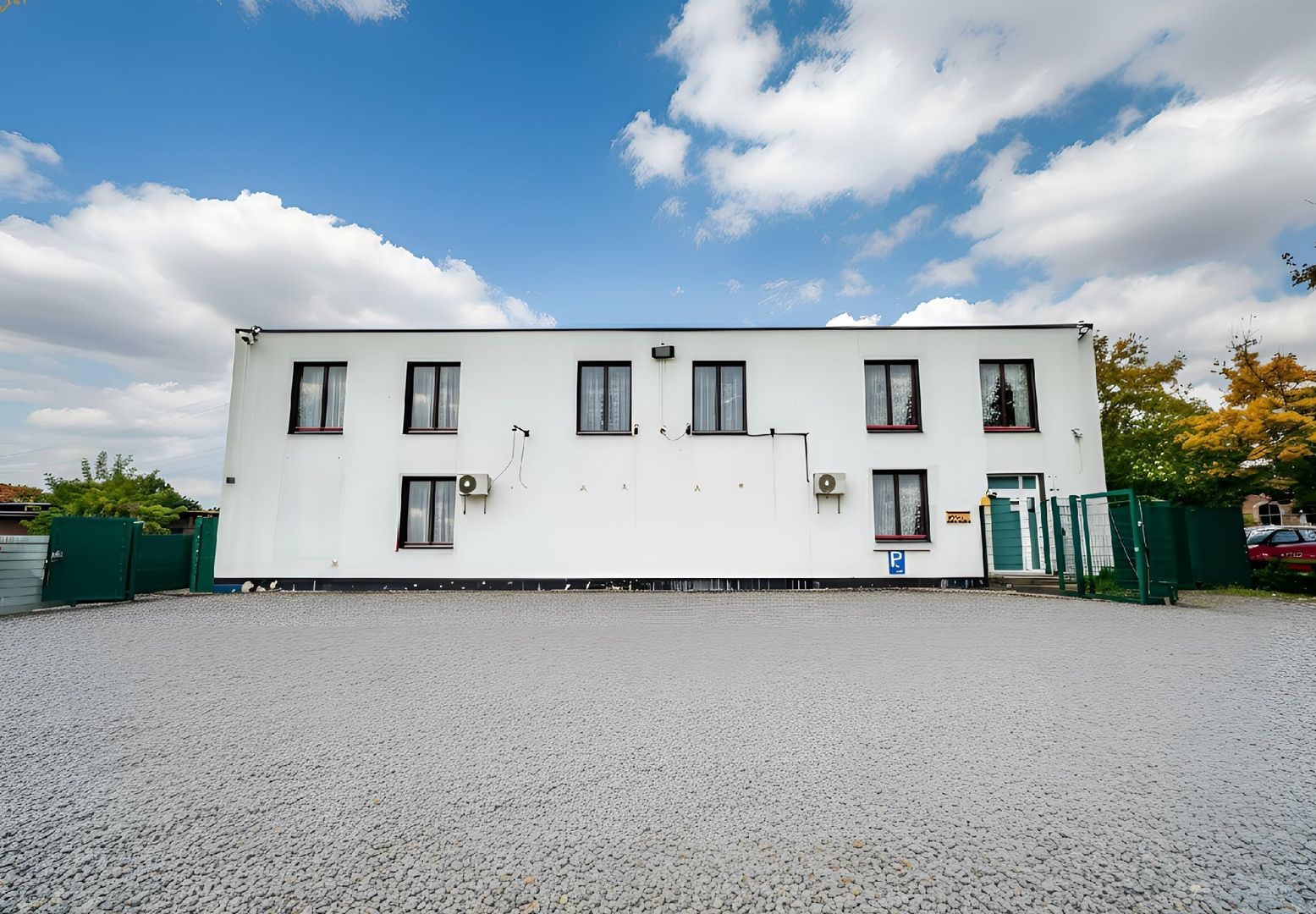 GEWERBEOBJEKT MIT VIELSEITIGEN NUTZUNGSMÖGLICHKEITEN IN VERKEHRSGÜNSTIGER LAGE VON MOERS