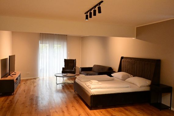 Düsseldorf-Hafen: Leben bei Wasser und Boot! Provisionsfrei für Käufer! Großzügiges Apartment!