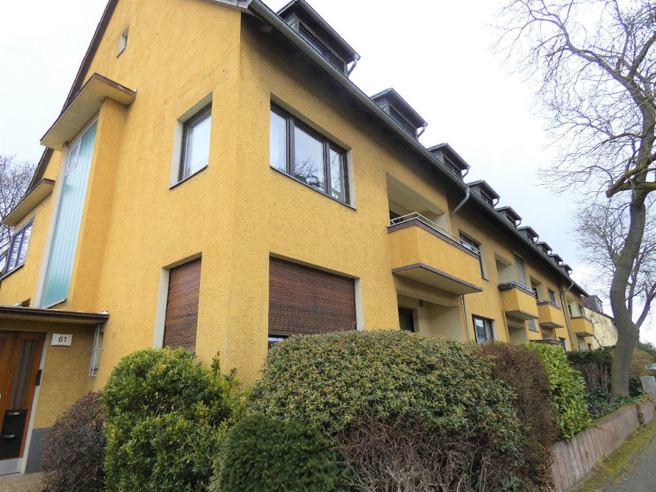 Tolle Zahlen für Familien: 130 m², 5 Zimmer, 2 Etagen und 1 großer Garten in Meerbusch-Büderich.