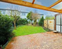 Terrasse und Gartenansicht