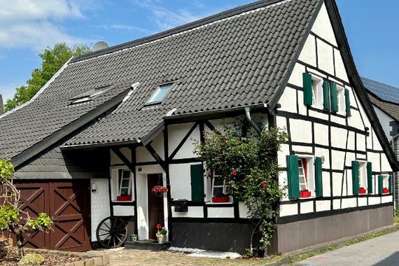 Traumhafte Fachwerkhausidylle in Ratingen Eggerscheidt - im Jahr 1978 neu aufgebaut!