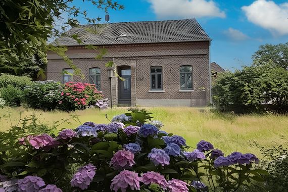 TRAUMHAFTES BAUERNHAUS MIT IDYLLISCHEM GARTEN IN KR-FISCHELN ZU VERMIETEN!