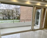 Wohnzimmer mit Zugang zur Loggia