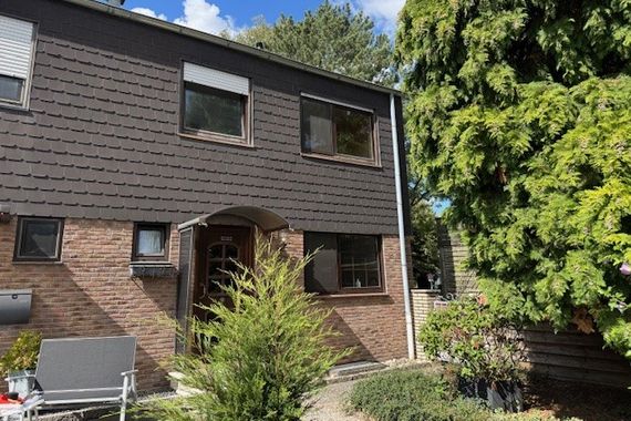 Charmantes Einfamilienhaus mit Garage und Toreinfahrt in MG-Rheindahlen