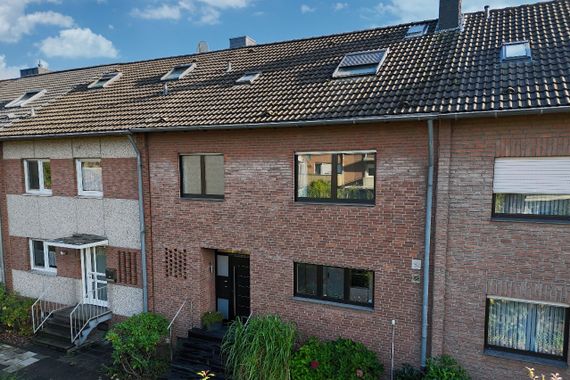 Raumwunder ! Platz für alle und alles im 8 m breiten Reihenhaus im Neusser Süden
