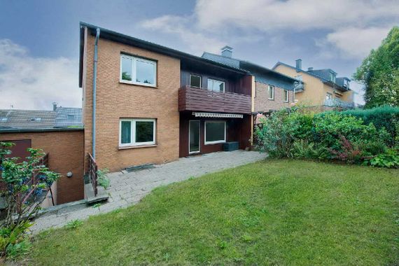 Perfekt für Ihre Familie: Große Doppelhaushälfte mit Einzelgarage und Garten in Ratingen-Homberg