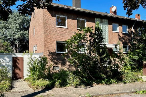 Zweifamilienhaus mit großem Potenzial nahe Universität in Düsseldorf Wersten