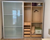 großer Kleiderschrank