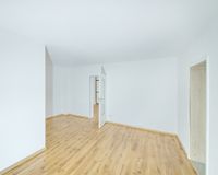 Durchgang zum rückwärtigen Büro