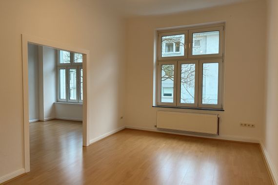 Düsseldorf-Derendorf! Stilaltbau! 3-Zimmer-Wohnung mit hohen Decken!