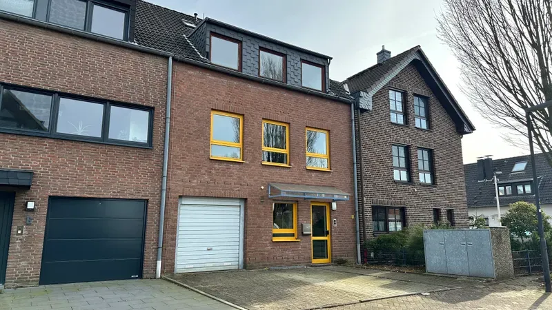 Jetzt neu: Haus zum Kauf in Monheim-Baumberg