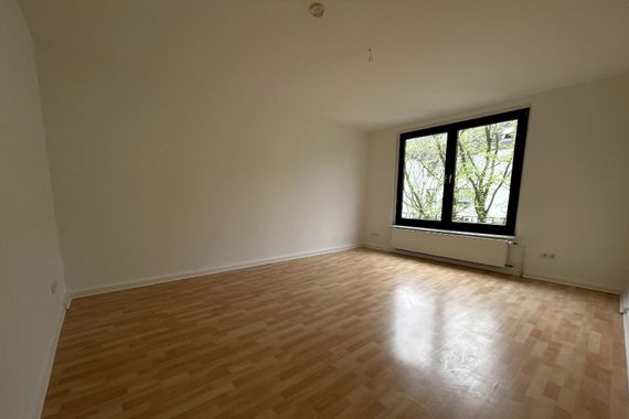 **FRISCH RENOVIERT** HELLE 2-ZIMMERWOHNUNG NAHE DES HELIOS KLINIKUMS IN KREFELD