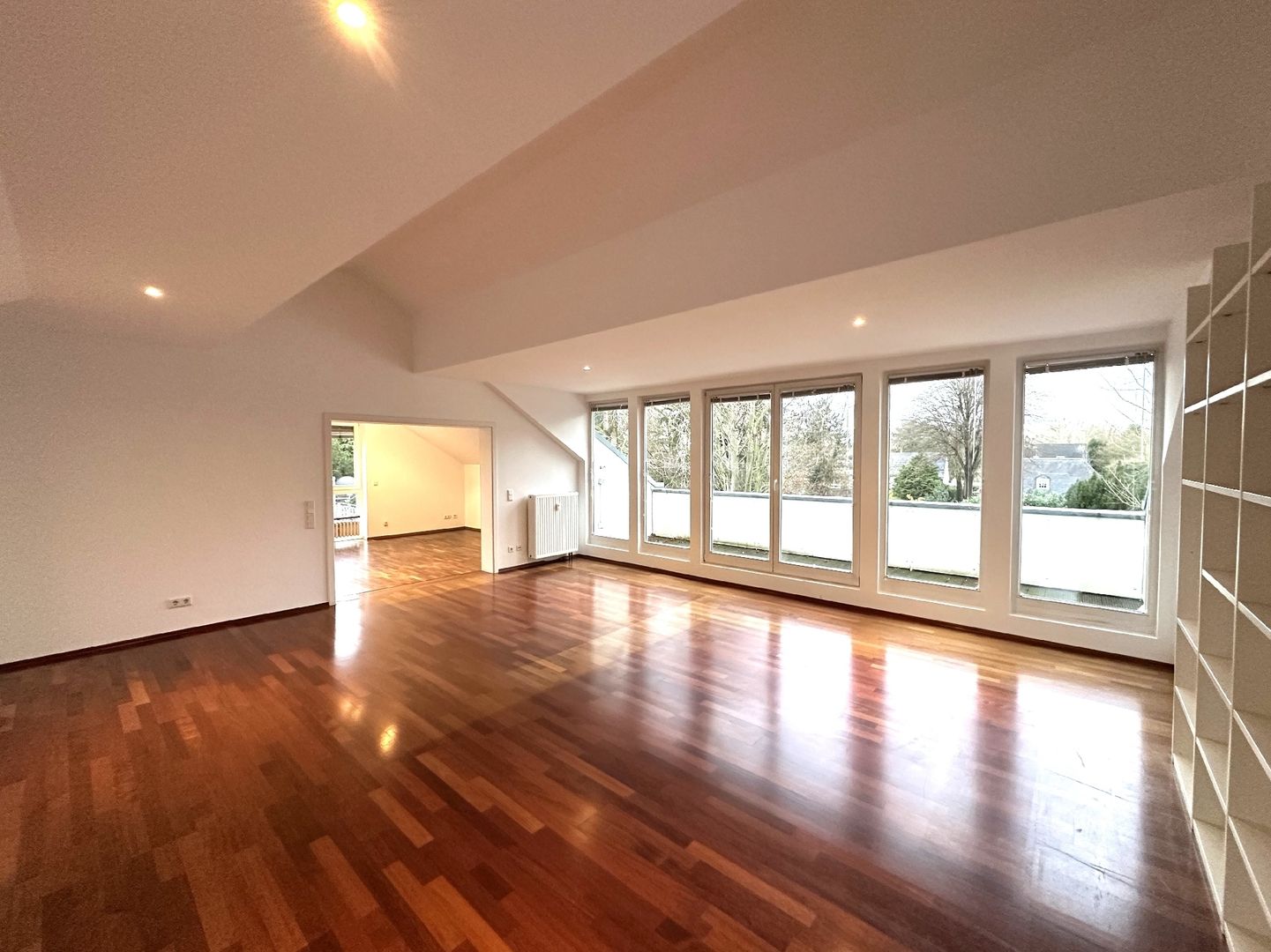 Düsseldorf-Stockum: Großzügige 3-Zimmer-Wohnung mit Balkon und Einbauküche!