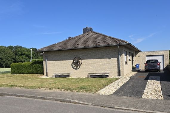 Großzügiger Bungalow in Mönchengladbach-Wickrathahn