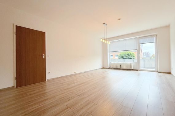 HELLE 2-ZIMMERWOHNUNG MIT BALKON IN ST. TÖNIS ZU MIETEN!