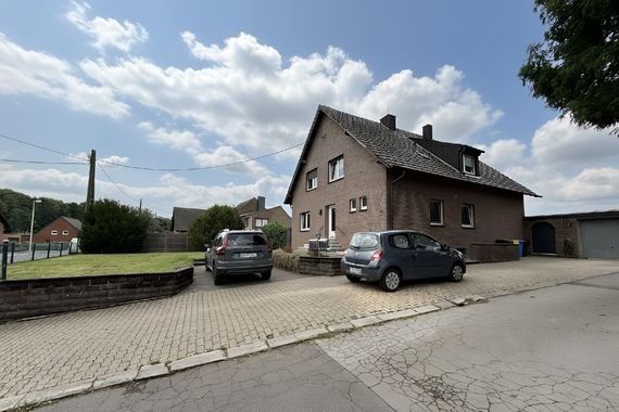 ZWEIFAMILIENHAUS IN LÄNDLICHER UMGEBUNG VON NETTETAL ZU KAUFEN!!!