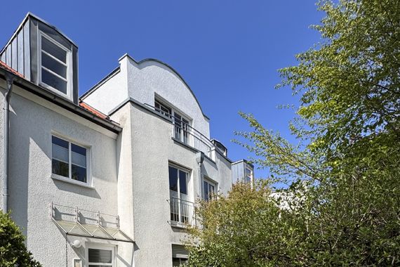 Wohnen mit Reihenhaus-Flair in Top-Lage! Zwei große ETW als Ein-/ oder Zweifamilienhaus nutzbar!
