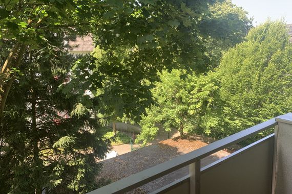 Ansprechende helle sanierte 2,5 Zimmer ETW mit großzügiger Küche im Stadtteilz. Mörsenbroich