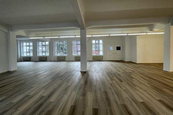 FRISCH RENOVIERTES BÜRO AUF 255m² IN ZENTRALER LAGE
