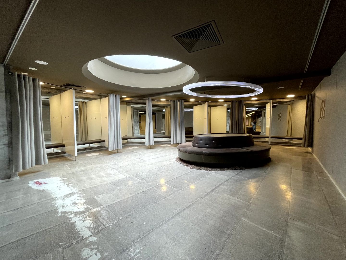 405 m² GROßE GEWERBEFLÄCHE MIT VIELSEITIGEN NUTZUNGSMÖGLICHKEITEN ZU MIETEN