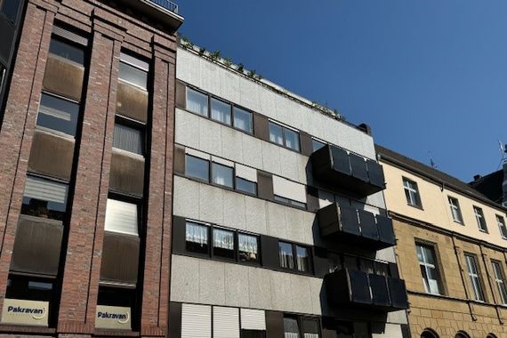 Seltene Gelegenheit: 4-Raum-Wohnung vis à vis des Adenauerplatz