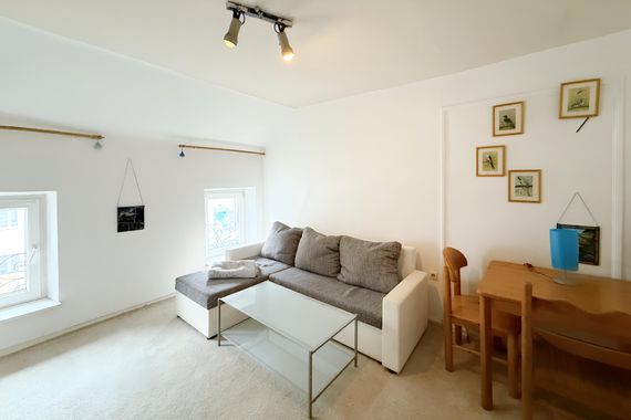 MÖBLIERTE 4-ZIMMERWOHNUNG IN ALTBAU ZU MIETEN!