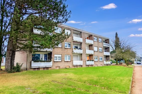 NETTETAL - SELTENE GELEGENHEIT! 12-PARTEIENHAUS MIT 4 GARAGEN ZU KAUFEN