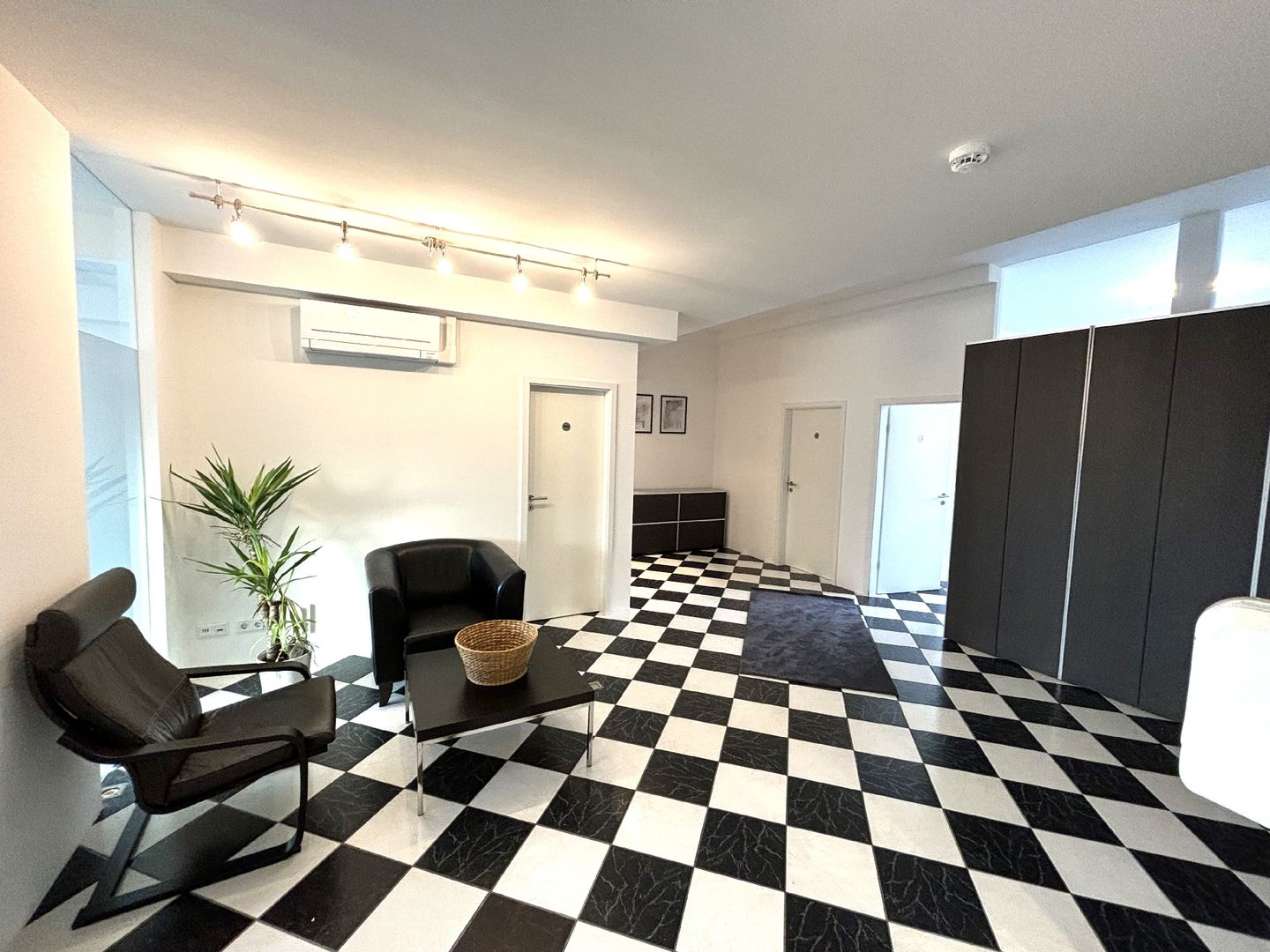 Düsseldorf-Stadtmitte! Großzügige Bürofläche! Provisionsfrei für den Mieter!