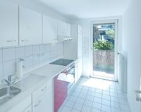 Küche mit Balkonzugang