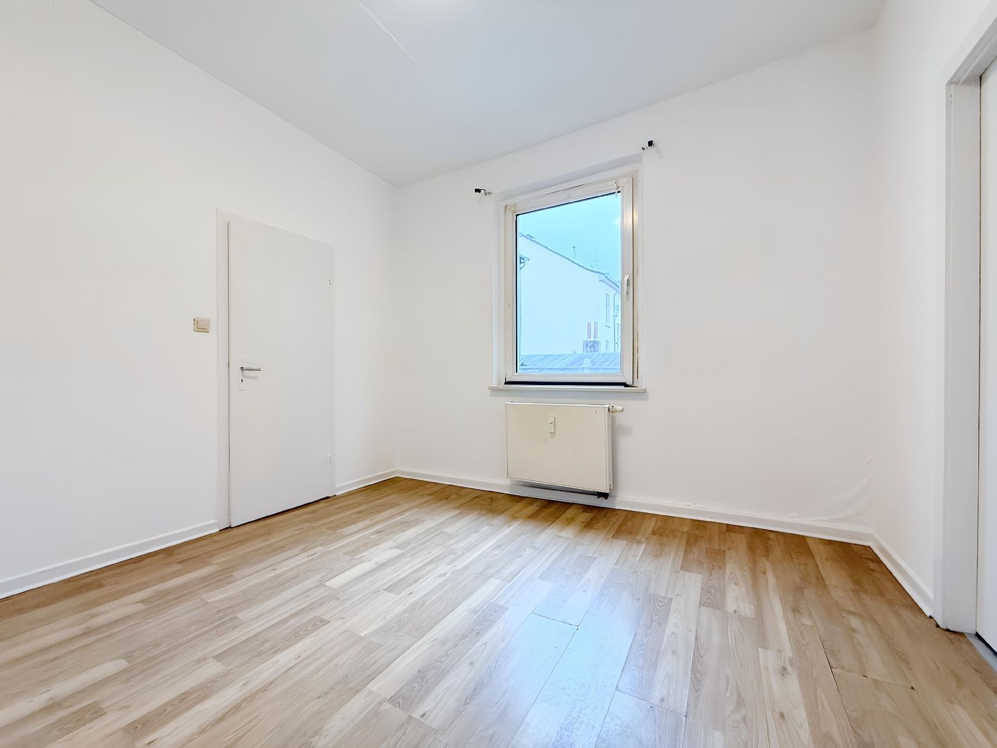 HOCHWERTIGE 2-ZIMMERWOHNUNG IM ALTBAU ZU MIETEN!