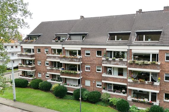 SCHÖNE DACHGESCHOSS-MAISONETTEWOHNUNG MIT BALKON DIREKT AM SCHÖNWASSERPARK ZU VERKAUFEN!