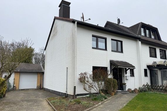 Vermietete Doppelhaushälfte mit großem Grundstück in ruhiger Lage von Mönchengladbach-Genhülsen