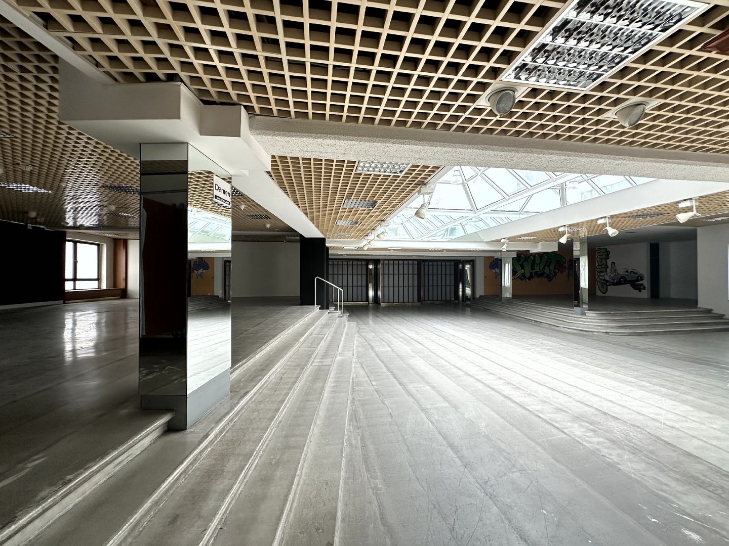 FLEXIBEL UND EINZIGARTIG! 744 m² GROßE GEWERBEFLÄCHE IN BESTER LAGE ZU MIETEN