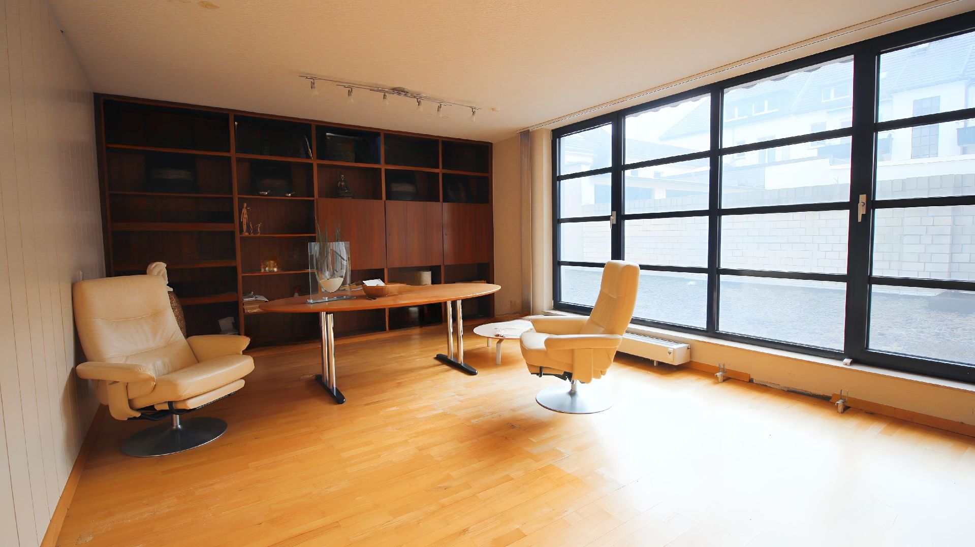 KREFELDER STADTMITTE: BÜRO, Praxis  im erdgeschoss zu kaufen m. Innenhof u. Garage