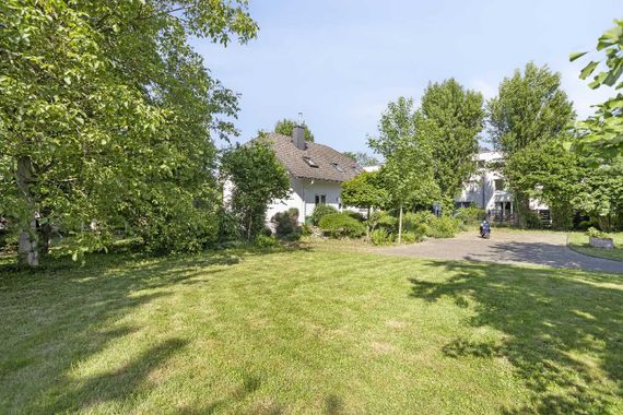 Ratingen - Wohnbaugrundstück mit großem Entwicklungspotenzial