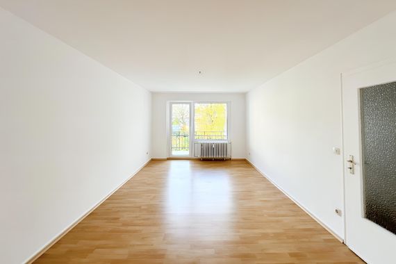 ATTRAKTIVE 3,5 ZIMMERWOHNUNG IN GUTER LAGE ZU MIETEN!