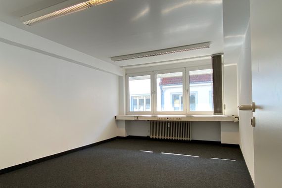 ATTRAKTIVE BÜROFLÄCHE IM HERZEN DER KREFELDER STADTMITTE ZU VERMIETEN!