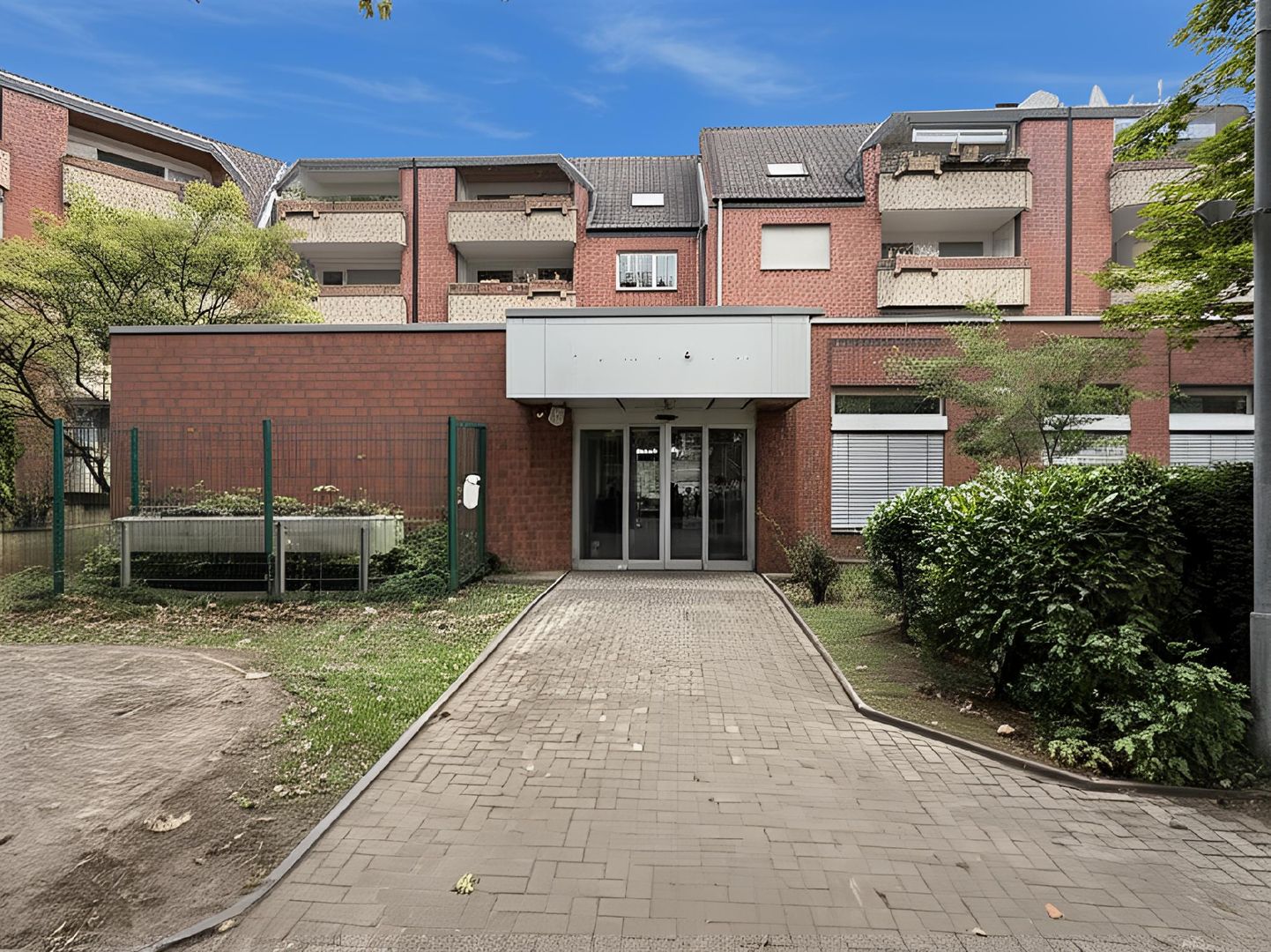 GEWERBEFLÄCHE IM EHEMALIGEN SPARKASSENGEBÄUDE IN KAMP-LINTFORT ZU VERMIETEN!