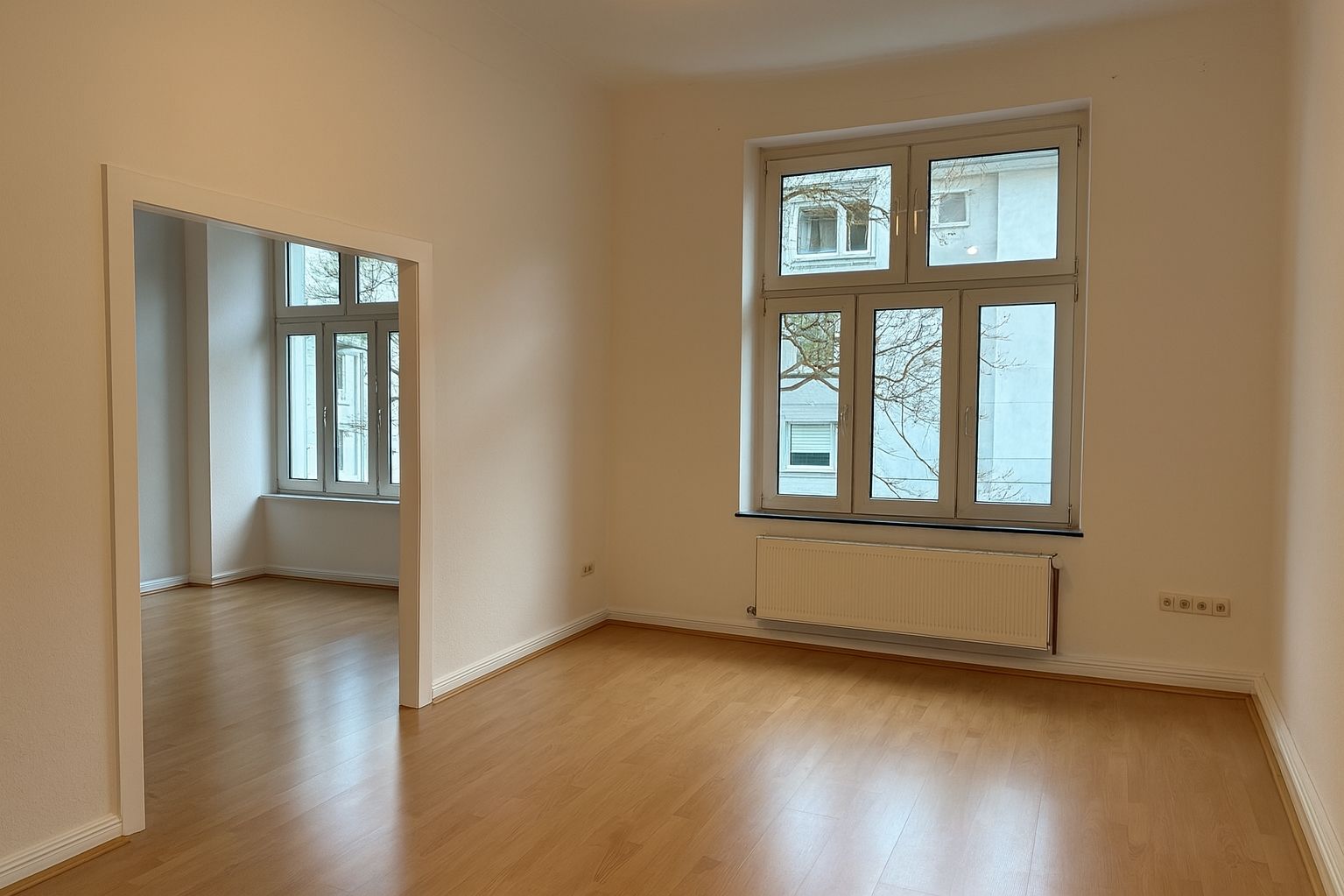 Düsseldorf-Derendorf! Stilaltbau! 3-Zimmer-Wohnung mit hohen Decken!