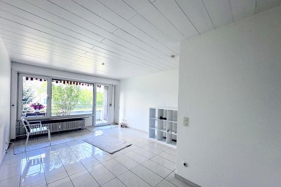 HELLE CHARMANTE WOHNUNG IN STADTWALD NÄHE ZU VERMIETEN!